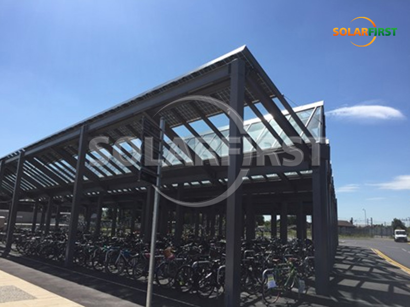 Велопарковка BIPV площадью 325 кв.м на Северном вокзале Кембриджа, Великобритания