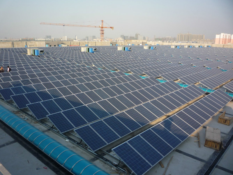 Серия Solar First Roof Mount: регулируемая штативная система для плоской крыши