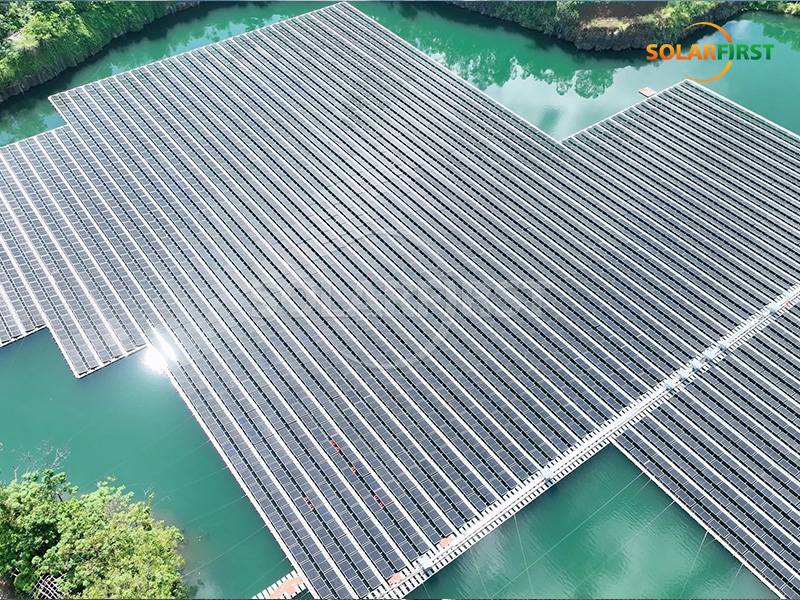 Проект плавучей солнечной электростанции мощностью 7,2 МВт запущен в эксплуатацию, способствуя переходу Хайнаня на зелёную энергетику